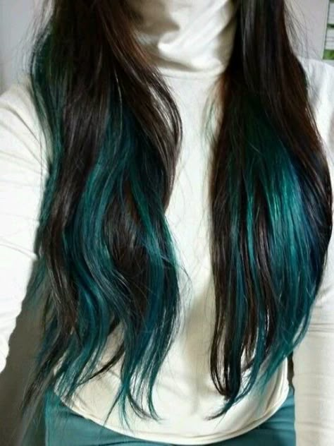 Teal Highlights! Mermaid hair! ^_^ Aqua Hair, Teal Hair, Bright Hair Colors, How To Lighten Hair, Bright Hair, Dye My Hair, Green Hair, Purple Hair, Dark Hair