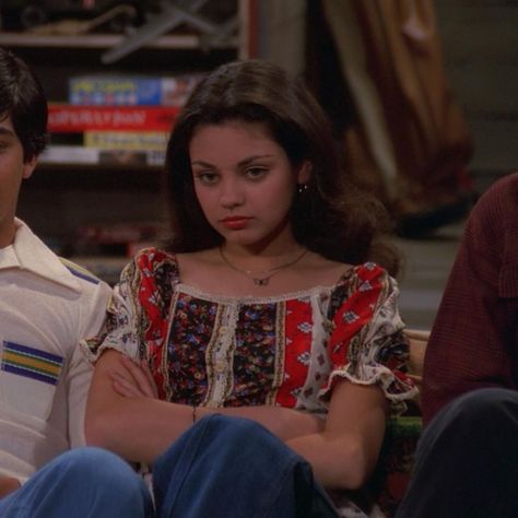 Jackie Burkhart Aesthetic, 70s Show Outfits, Jackie Burkhart Outfits, Jackie That 70s Show, Jackie Burkhart, Fairy Photoshoot, Teen Magazine, 70s Outfits, That 70s Show