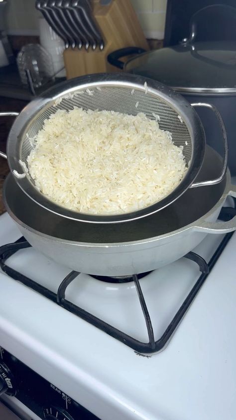 While white rice may be a ‘no brainer’ for you, it’s a challenge for others. My way of making white rice simplifies the ratio and cook-time guess game! #bigmamacooks #whiterice | Big Mama Cooks | Big Mama Cooks · Original audio Making White Rice, Cooking Rice, Rican Food, Big Mama, Puerto Rican Recipes, How To Cook Rice, Spanish Food, Food Cooking, White Rice