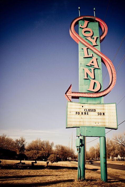 Deserted Places: Joyland: An abandoned amusement park in Kansas Joyland Amusement Park, Abandoned Theme Parks, Desert Places, Abandoned Amusement Park, Abandoned Amusement Parks, Last Ride, Wichita Kansas, Forgotten Places, Parc D'attraction