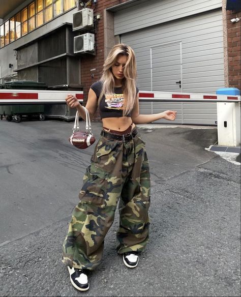 Swag Girl Style, Tomboy Style Outfits, Y2k Outfits, Swaggy Outfits, Tomboy Fashion, Really Cute Outfits, Teenage Fashion Outfits, Edgy Outfits, Streetwear Outfit