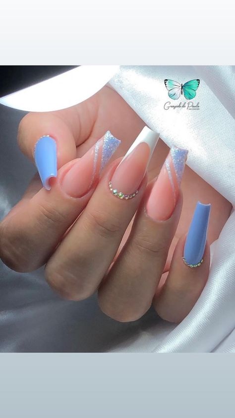 Simple Bday Nails Almond, High School Graduation Nails Ideas, Light Blue Baddie Nails, Nails To Go With A Blue Dress, Sorority Rush Nails, Gel Nails Ideas Blue, Royal Blue Nail Designs Ideas, Nails Almond Shape Design, Blue Birthday Nails