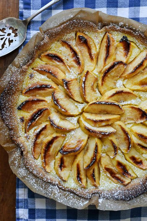 Buttered Cabbage, Gluten Free Apple Crisp, French Apple Cake, Rustic Dessert, Puff Pastry Crust, Sliced Apples, French Bakery, French Dessert, Canadian Food