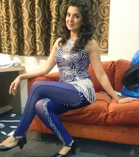 Gorgeous Prajakta Mali - Marathi Actress Prajakta Mali, Avant Garde Outfit, Opaque Leggings, Bold Outfits, Campaign Design, Marathi Actress, Bullet Train, Bollywood Celebrities, Fashion Design Clothes