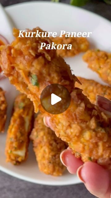 Preetha Athrey on Instagram: "Kurkure Paneer Pakora Embrace the winter with the sizzle and spice of this Kurkure Paneer Pakora. Each crispy bite is a warm invitation to indulge in the joy of flavourful comfort, making it an ideal companion for those chilly evenings with a hot cup of #chai So let this winter snack add a touch of warmth and spice to this cold-weather festivities. Enjoy the culinary warmth! Do give this recipe a try and follow my channel for more such easy-to-make delicious recipes and like, share and comment 😍 Ingredients: * 250g paneer (cottage cheese), cut into sticks * 1 cup Cornflakes + 1 tsp red chilli pdr + 1 tsp amchur pdr + 1 tsp salt * 4 tbsp cup besan * 2 tsp red chilli powder * 1/2 tsp turmeric powder * 1 heaped tsp Dhania pdr * 1/2 tsp Ajwain * 1 tsp chaat Paneer Pakora Recipe, Chilly Paneer Recipe, Paneer Healthy Recipes, Paneer Recipes Snacks, Paneer Crispy, Chilly Paneer, Evening Snacks Recipes, Evening Snacks Indian, Paneer Snacks