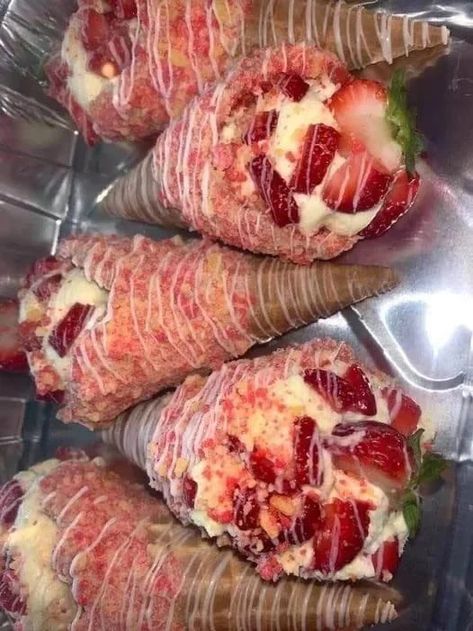 Vegan Strawberry Crunch Cheesecake Cones Crunch Cone, Strawberry Crunch Cheesecake Cones, Cheesecake Cones, Strawberry Crunch Cheesecake, Traditional Cheesecake, Crunch Cheesecake, Strawberry Crunch, Ice Cream Cones, Creamy Cheesecake