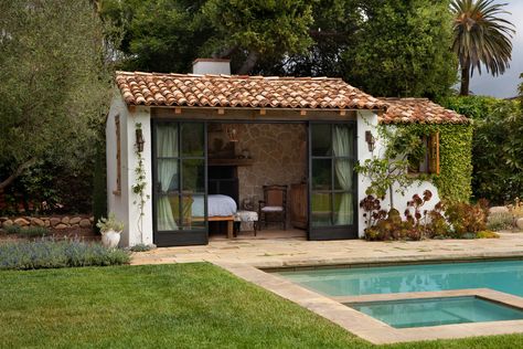 Mediterranean Cottage, Mediterranean Pool, Backyard Guest Houses, A Small House, Spanish Style Homes, Spanish House, Mediterranean Homes, Small Pool, Farmhouse Exterior