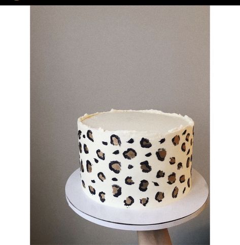 Leopard Cake Design, Leopard Cake Birthday, Leopard Birthday Cake, Cheetah Cupcakes, Cheetah Birthday Cakes, Cheetah Print Cakes, Cheetah Cake, Glamour Cake, Cheetah Cakes