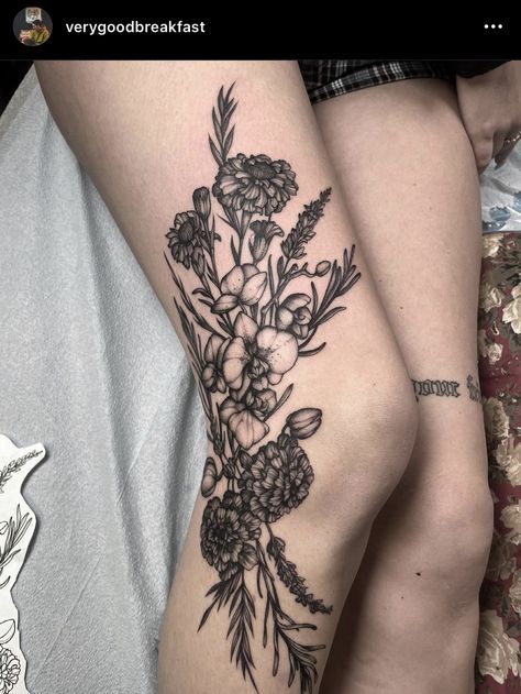 Type Of Flower Tattoo, Leg Pieces Tattoo, Spiderweb Leg Tattoo, Black And White Leg Sleeve, Hip Tattoo Floral, Plant Knee Tattoo, Dark Feminine Tattoos Leg Sleeve, Side Of Knee Tattoos Women, Knee Tattoo Flower