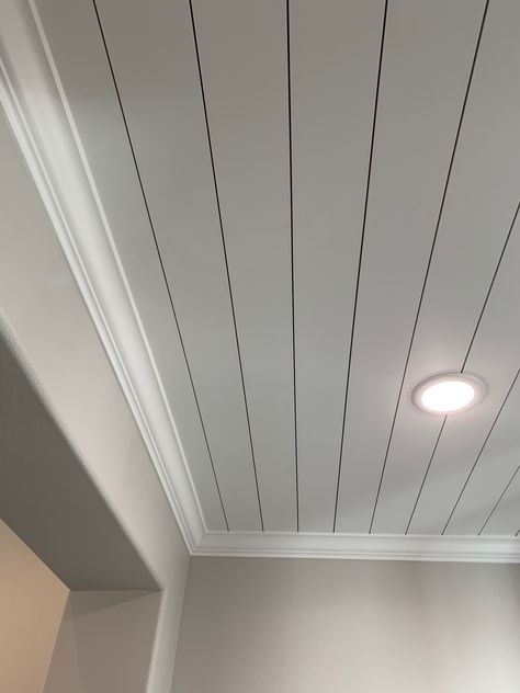 Home Ceiling Design Living Rooms, Ceiling Pvc Design, The Ceiling, Plain Ceiling, Bedroom Pvc Ceiling Design, Balcony Ceiling, Wpc Ceiling Design, Ceiling Accent, Celing Roof Design Cement