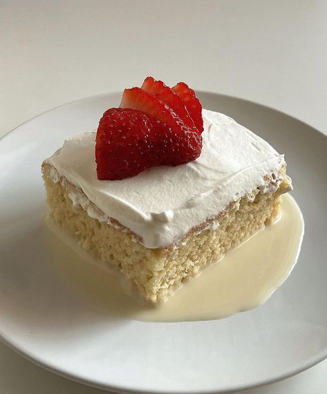 Traditional Mexican Desserts, Three Milk Cake, Types Of Milk, Tres Leches Cake Recipe, Sweet Whipped Cream, Sliced Strawberries, Tres Leches Cake, Milk Cake, Cake Making