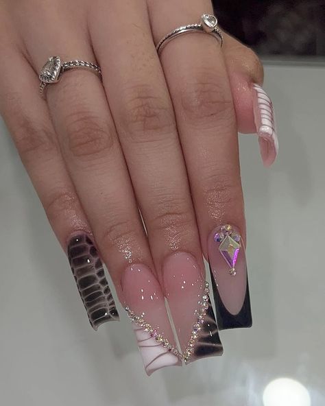 ig: nailsbyzairaa Fuerza Regida Concert Nails, Baddie Medium Nails, Capricorn Nail Ideas, Baddie Nail Sets, Saggitarius Nail Ideas, Xl Nail Ideas, Aquarius Nails Designs, Birthday Nails Scorpio, Sagittarius Nails Designs