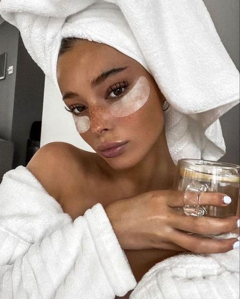 Vogue Beauty, روتين العناية بالبشرة, Foto Poses, Healthy Girl, Glowy Skin, Penteado Cabelo Curto, Healthy Lifestyle Inspiration, Spa Day, Me Time