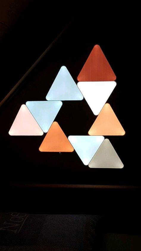 Nanoleaf Design Ideas 9 Panels, Nanoleaf Design Ideas, Nanoleaf Designs, Zimmer Design, Triangle Design, Smart Home, Dates, Design Ideas, Abstract Artwork