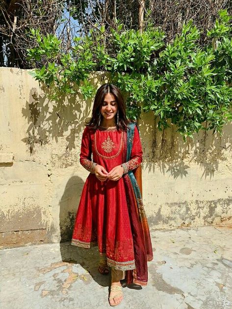 Iqra aziz showing her beauty Iqra Aziz Dresses, Iqra Aziz, Pakistani Dresses Casual, Indian Gowns Dresses, Beautiful Suit, Indian Bridal Outfits, Dress Indian Style, Indian Wedding Outfits, Pakistani Dress Design