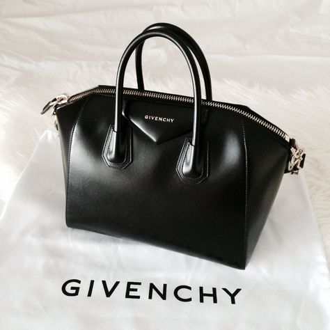 My beautiful Givenchy Antigona ♥ Jeans Long Top, Givenchy Antigona, Halloween Pumpkins Painted, My Style Bags, Dream Bag, Givenchy Bag, Loose Jeans, Luxury Bag, Givency Antigona Bag