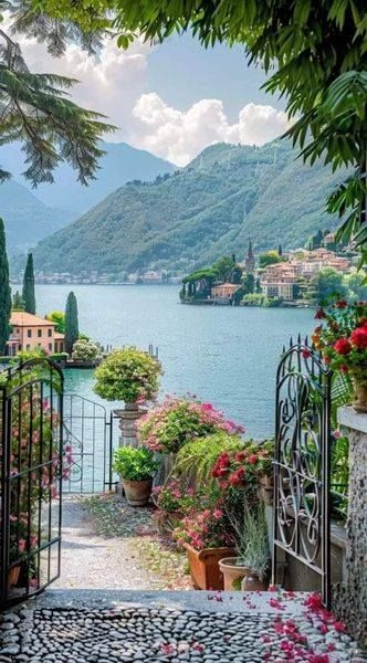 Discover the Magic of Lake Como: A Dreamy Italian Escape 💚✨ Nestled in the foothills of the Italian Alps, Lake Como offers an enchanting blend of natural beauty, elegance, and history. Whether you're wandering through charming lakeside towns, marveling at luxurious villas, or soaking in the serene mountain views, Lake Como promises an unforgettable escape. The shimmering waters, surrounded by lush hills, provide the perfect backdrop for relaxation or adventure. Picture yourself enjoying a bo... Lake Como Homes, Lake Como Aesthetic, France Winter, Lake Como Villas, Adventure Picture, Italy Architecture, Italian Alps, Italian Landscape, Lake Como Italy