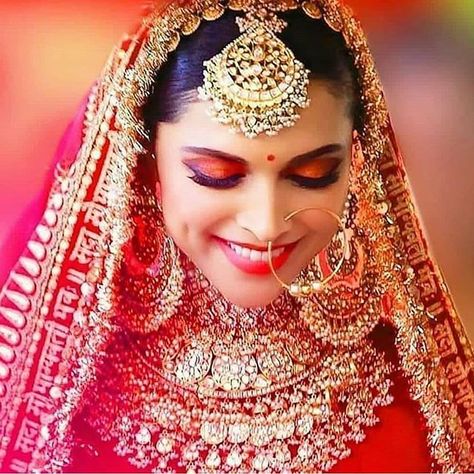 Image may contain: The Beauty Queen Deepika Padukone 😍😍😍😍😍😍😍😍😍😍😍💕💕💕💕💕💕💕💕💕💕💕💕💕💕💕💕💕closeup North Indian Bride, भारतीय दुल्हन संबंधी, Latest Bridal Makeup, Indian Wedding Bride, Indian Wedding Photography Couples, Bridal Jewelery, Bridal Makeover, Bride Photoshoot, Bridal Outfit