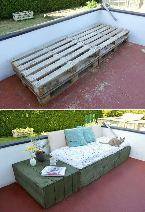 Pallet daybed Build A Patio, Building A Patio, Patio Daybed, Pallet Patio, Wood Pallet Projects, Diy Pallet Projects, Pallet Ideas, Pallet Wood, Diy Pallet