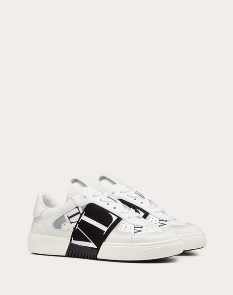 Sneaker VL7N in Vitello e Nastri Valentino Sneakers, Woman In White, Mens Fashion Classy, Valentino Shoes, Menswear Inspired, Adidas Superstar Sneaker, Hummel Sneaker, Mens Street Style, Mens Trainers