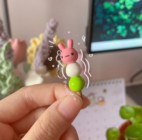 Clay Charm Tutorial, Clay Art Kawaii, Anime Clay Charms, Porcelain Clay Ideas, Clay Ideas For Boyfriend, Soft Clay Ideas, Cute Clay Diy, Cute Polymer Clay Kawaii, Cute Things To Bake