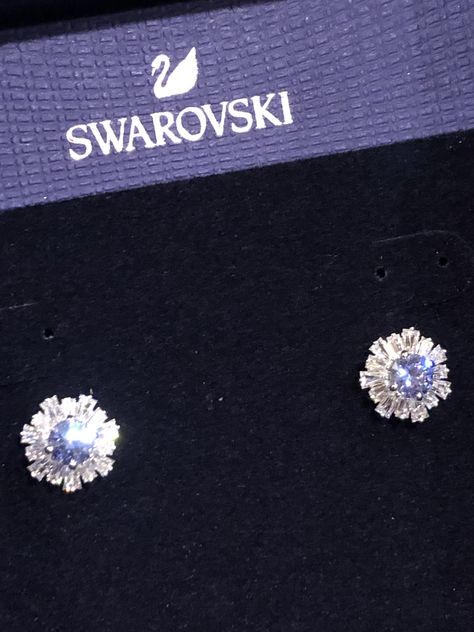 Earning these Swarovski sales incentives Is an extra sparkly bonus! 🙏Dear Customers and Hosts, Thank you for your support for all these years--that's 12.5 and counting! 😂 Expensive Jewelry Luxury, Luxe Jewelry, Swarovski Bracelet, Ankle Chain, Stationery Store, Classy Jewelry, Expensive Jewelry, Jewelry Lookbook, Swarovski Earrings