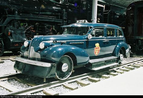 RailPictures.Net Photo: CP M-235 Canadian Pacific Railway Inspection car at St-Constant / Delson, Quebec, Canada by Pierre Lacombe Car List, Strange Cars, Canadian Pacific Railway, Hatchbacks, Abandoned Train, Rail Road, Rail Car, Old Trains, Car Restoration