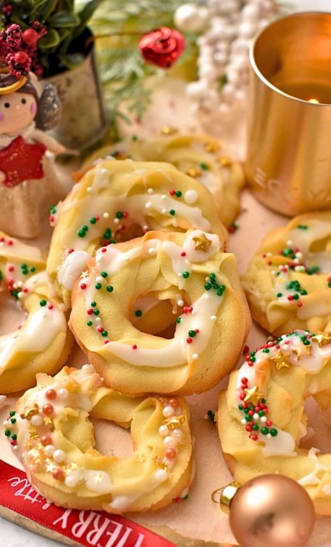 Christmas Wreath Cookies (3 Ingredients) - The Conscious Plant Kitchen Cookies 3 Ingredients, Christmas Wreath Cookies, 3 Ingredient Cookies, Wreath Cookies, Christmas App Icons Instagram, Instagram Recipes, Plant Kitchen, Christmas App Icons, Christmas Apps