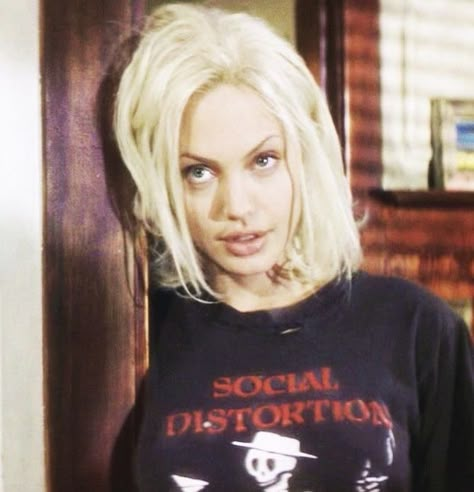 Angelina Jolie Blonde, John Voight, Angelina Jolie 90s, Morgana Le Fay, Social Distortion, Girl Interrupted, Look Retro, Elizabeth Hurley, Lara Croft