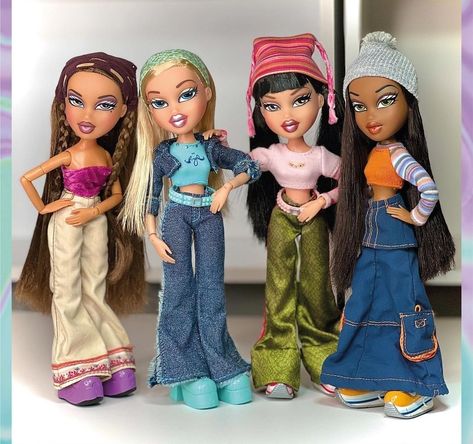 Bratz Dolls Outfits In Real Life, Original Bratz Dolls, Bratz Outfits Inspiration, Bratz Dolls Original, Custom Doll Clothes, Bratz Outfit, Bratz Outfits, Bratz Aesthetic, Bratz Fashion