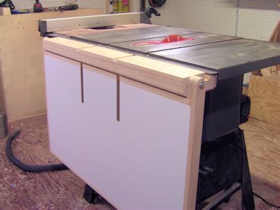 Make a Folding Out Feed Table for your Table Saw - by WoodJediNTraining @ LumberJocks.com ~ woodworking community Table Saw Extension, Outfeed Table, Table Saw Station, Craftsman Table Saw, Table Saw Workbench, Table Saw Sled, Best Table Saw, Table Saw Fence, Table Saw Stand