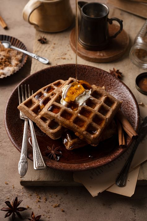 These are homemade chai spiced waffles from Rachael’s Good Eats on a dark brown plate. They are topped with a pat of butter & a pure maple syrup drizzle. Waffles Photography, Cozy Food, Moody Food Photography, Brown Plates, Food Photoshoot, Food Texture, Food Photography Tips, Food Props, Texture Photography