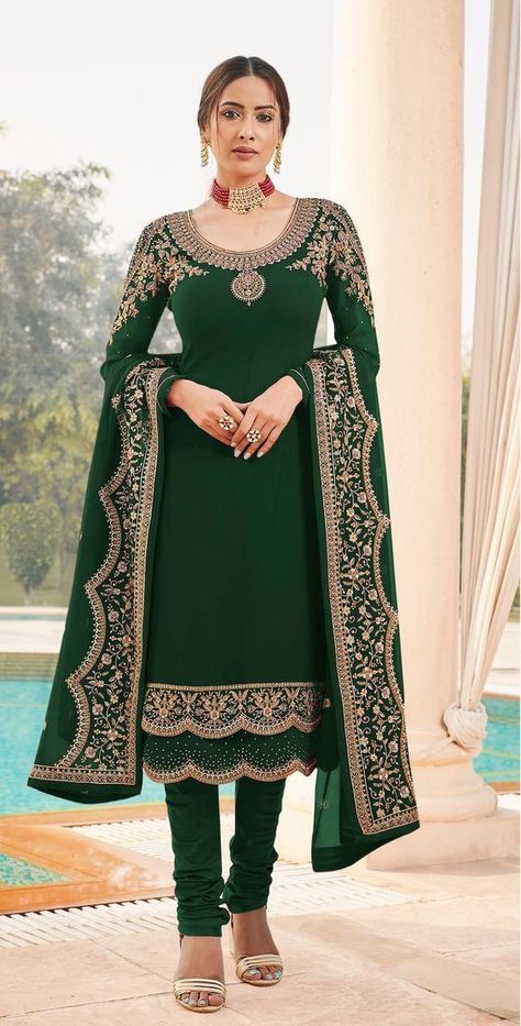 Silk Salwar Suit, Shalwar Kameez Pakistani, Sangeet Outfit, Salwar Suits Party Wear, Haldi Outfit, Designer Embroidery, Designer Salwar Kameez, Latest Salwar Kameez, Designer Salwar