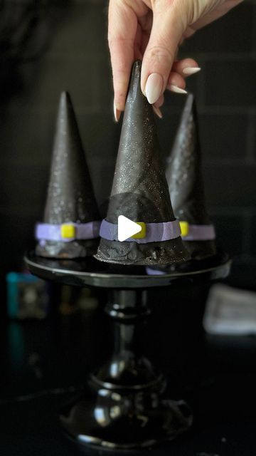 Ally Duncan on Instagram: "✨WITCHY VIBES✨

These witch hats are so cute and so easy to make. You just need ice cream cones, cookies for the base (Fudge Stripe worked great here!), some cake pop/cakesicle filling, and some melting wafers. 

If you want me to walk you through it step by step, comment 🔮 and I’ll add it to my blog! 

#halloween #halloweenbaking #halloweenideas #spookyseason #witchy #dessertideas #baking #sugarpusher" Halloween Baking, Witch Hats, Ice Cream Cones, Waffle Cones, Halloween Cakes, Witchy Vibes, Cake Pop, You Want Me, Ice Cream Cone