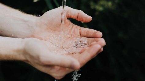 How do you stay clean and sanitized while camping outdoors? Be prepared and stay sanitized through the pandemic. #campingco #stayclean #sanitized H2o Water, Wilsons Promontory, Ayurveda Life, Hand Washing Station, Camping Water, Water Carrier, Sea To Summit, Beer Festival, School Of Medicine