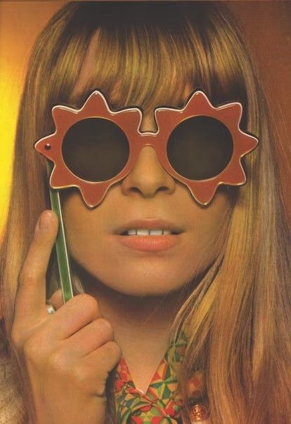 Ye-Ye Girls Ye Ye, French Pop, Vintage Sunnies, Good Day Sunshine, Luxury Eyewear, Vintage Eyewear, Vintage Portraits, Girls With Glasses, 1960s Fashion