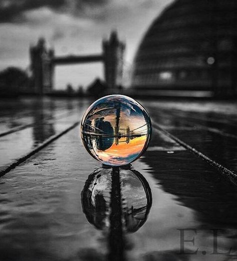 Ball Photography, Pencil Photo, Crystal Photography, A Level Photography, Reflection Photos, Boho Art Drawings, Glass Photography, Black And White Picture Wall, Reflection Photography