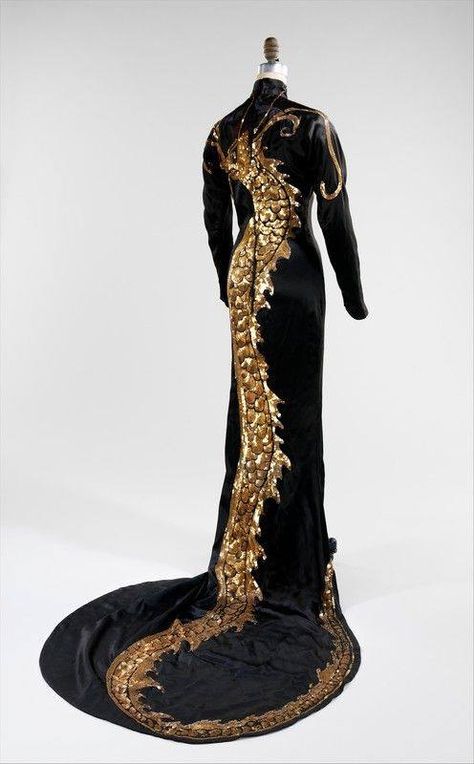 Dragon dress Vintage Gowns, 1930s Fashion, Moda Vintage, Gorgeous Gowns, Historical Clothing, Mode Vintage, Costume Dress, Historical Fashion, Looks Vintage