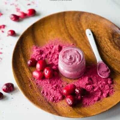 Coconut Oil Lip Gloss + Cheek Stain Sugar Wax Recipe, Cranberry Powder, Diy Body Scrub Recipes, Diy Coconut Oil, Hello Glow, Beetroot Powder, Sugar Waxing, Diy Body Scrub, Cheek Stain