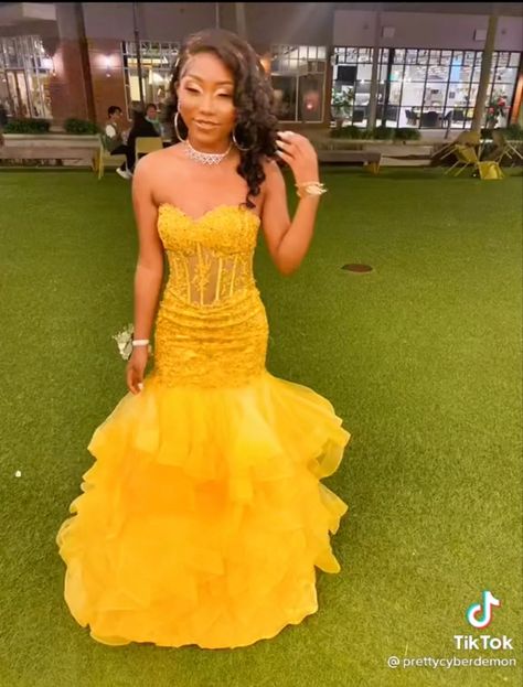 Yellow Prom Dresses Black Women, Prom Yellow, Yellow Prom Dresses, Semi Formal Dresses Black, Dresses Sweet 16, Yellow Prom Dress, Yellow Homecoming Dresses, Orange Homecoming Dresses, Senior Szn