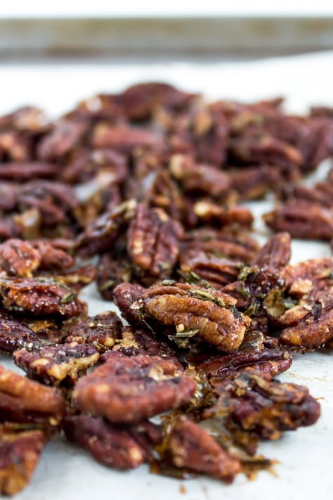 Spicy Pecans Recipe, Roasted Pecans Recipe, Aip Treats, Candied Pecans Recipe, Glazed Pecans, Keto Candy, Salad With Chicken, Keto Treats, Spiced Pecans