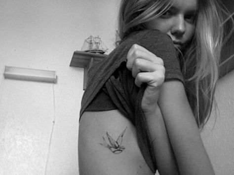 cute I bet that hurt a bit Bird Tattoo Ribs, Swallow Bird Tattoos, Sparrow Tattoo, Ribcage Tattoo, Dove Tattoo, Swallow Tattoo, Raven Tattoo, Bird Tattoo, Side Tattoos