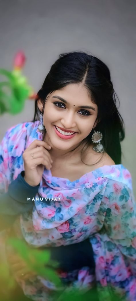 Kalyani Anil, Gals Photos, Photo Pose Style, Photo Poses For Couples, Couple Photography Poses, Beautiful Smile Women, Beautiful Smile, Image Hd, Hair