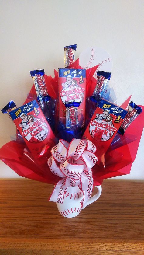 Valentines Gift Basket, Card Bouquet, Gift Card Bouquet, Candy Arrangements, Candy Bouquet Diy, Cars Ideas, Gift Baskets For Men, Raffle Baskets, Gift Baskets For Women