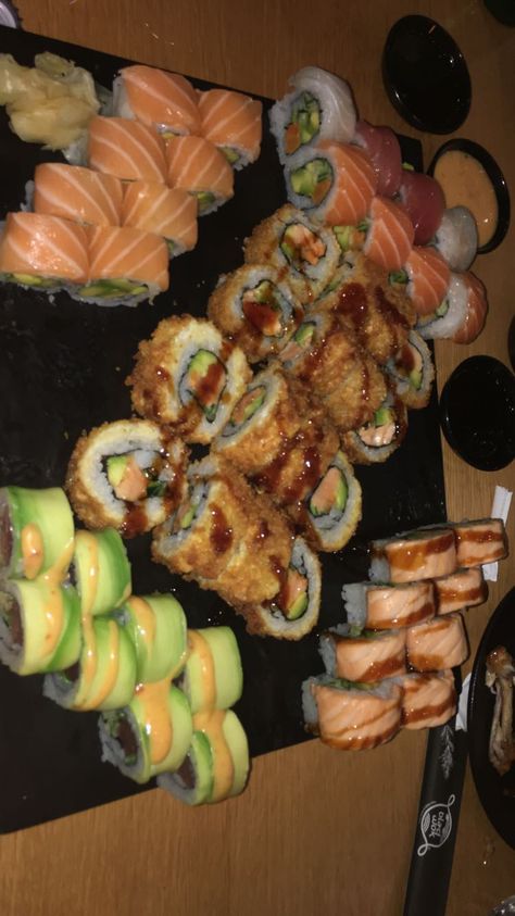 Food Core, Sushi Aesthetic, Sushi Fish, Sushi Japanese, Food Sushi, Food Babe, Food Therapy, Fish Food, Yummy Comfort Food