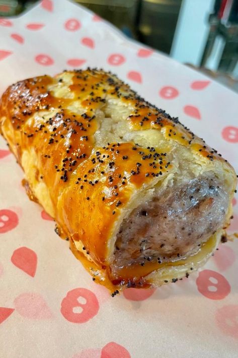 chicken sausage roll made with puff pastry and chicken sausages. Easy summer garden party or picnic snack. Gourmet Sausage Rolls, Chicken Sausage Rolls Recipes, Chicken Sausage Link Recipes, Australian Sausage Rolls Recipes, Best British Sausage Roll, Chicken Sausage Rolls, Sausage Appetizers, Chicken Sausages, Sausage Wrap