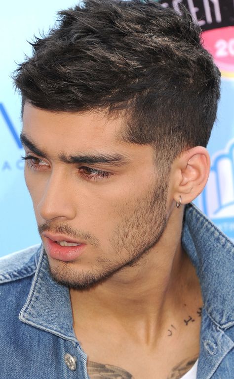 Bleach Blond from Zayn Malik's Hair Transformations | E! News Hairstyles Zayn, Rough Hair, Zayn Malik Hairstyle, Zayn Malik Style, Zayn Malik Photos, Victory Rolls, Zayn Malik Pics, Mens Hairstyles Thick Hair, Beard Hairstyle