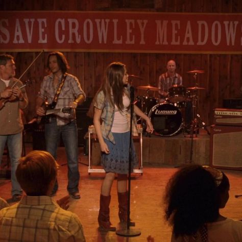 Miley Stewart Outfits Movie, Miley Stuart Outfits, Hannah Montana Country, Hannah Montana Summer Aesthetic, Hannah Montana Summer, Miley Stuart Summer, Hannah Montana The Movie Aesthetic, 2000s Country Aesthetic, Miley Cyrus Summer