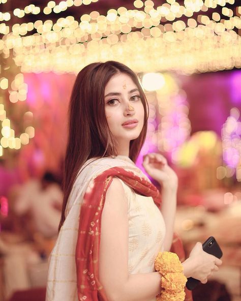 Jiya 😘😍 Sajal Ahad, Sajjal Ali, Sajal Ali, Pakistani Wedding Outfits, Pakistani Fancy Dresses, Pakistani Fashion Party Wear, Popular Actresses, Beautiful Pakistani Dresses, Pakistani Actress