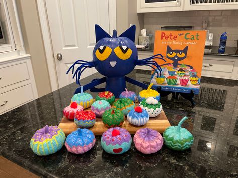 Pet The Cat Pumpkin, Pete The Cat Pumpkin Ideas, Pete The Cat Pumpkin Painting, Pete The Cat And The Missing Cupcakes, Little Pumpkin Decorating Ideas, Pete The Cat Pumpkin Decorating, Pete The Cat Cupcakes, Hedwig Pumpkin, Pete The Cat Pumpkin